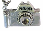 Pendentif argenté : réflex Nikon(GAD1070)
