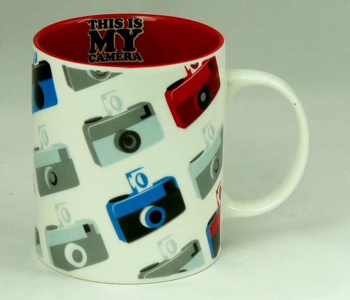 Tasse : Back2kcab
GAD1362
-
Marque :
- © bric-a-brac design 2014
- ® The Concept Factory, France
Date : 2014
Pays : ?
Dimensions : h=95 mm
EAN : 3 561861 231066 (Consortium ménager parisien)
Commentaires :
- Tasse de 36 cl
GAD1362_01.jpg