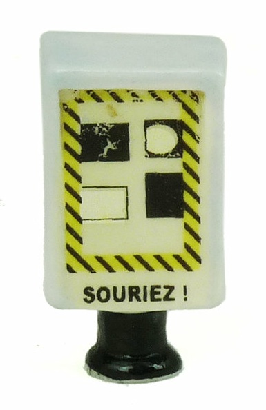 Radar de vitesse « Souriez ... et payez »
GAD1383
-
Fabricant : Prime
Date : 2011
Pays : France
Série : Attention à vos points
Matière : porcelaine brillante
Dimensions : h = 31 mm
Commentaires : -
GAD1383_01.jpg