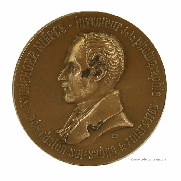 Fabricant : Monnaie de Paris
Date : 1988
Pays : France
Dimensions : Ø = 68 mm
Poids : 164 g
Recto :
« Nicéphore Niépce - inventeur de la photographie »
« né à chalon-sur-saône, le 7 mars 1765 »
Verso :
« Fédération Nationale des Sociétés Photographiques de France »
Commentaires : -
- Médaille en bronze signée ER.
- Poinçon bronze et corne d'abondance.
GAD1411_01.jpg
