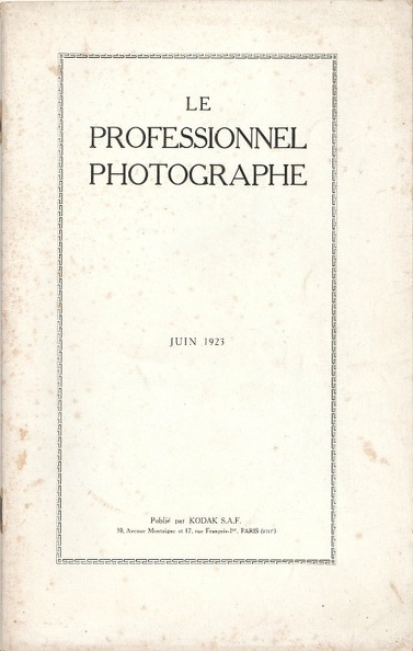 N° de 6.1923
Publicités Kodak :
- Papiers Antique, Kodura
- Film Process
- Cuves en ébonite
Table des matières :
- De l'art et de l'impressionnisme dans le portrait
- Installation d'une verrière d'atelier
- Le bain de fixage acide durcissant
- Les ampoules
- Notes sur la préparation des solutions
Pages : 32
Format : ~155x245 mm
Commentaires :
- La couverture est manquante.
REV-KP1923-06.jpg