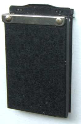 Ce dos Murer permet d'utiliser des plans films 6 x 9 cm sur des appareils à plaques.
Marque : MURERFabricant : Murer
Pays : Italie (?)
Date de début : 9999Date de fin : 9999
Dimensions : 81 x 126 x 19 mmPoids : XXX
Commentaires : Ce dos contient un chargeur Agfa Filmpack
Liens web : -
Accessoire présenté :
N° de série : -
Accessoires : -
Notice : -
Commentaires : -
N° inventaire : ACC0467
ACC0467.jpg