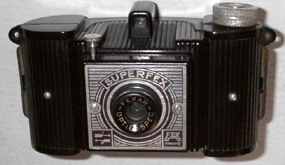 APP0292b
Spec Fexar, f15/60
rotatif, 1 vit.
-
Nom: Superfex (FEX,10)
Marque: FEX; fabricant: -; publicité: -
Pays: France
Date: début: ?1945; fin: ?
Type: (CFFL)
Dimensions: 120x65x70mm; poids: 155
Matière: bakélite; Couleur: noir
Surface sensible: film 127; format: 4x6,5cm
Objectif: nom: Spec Fexar; fabricant:?; ouv./focale: f15/60; fixation : fixe
Diaphragme: type: fixe; ouvertures: f15
Obturateur: nom: rotatif; fabricant: -; vitesses: 1 vit.; pose: B
Retardateur: -; Armement: -
Compte-vues: fenêtre; Protection 2 expos: -
Synchro flash: -; flash intégré: -
Posemètre: type: ?; plage: ?; automatisme: manuel
Mise au point: type: fixe; mini: ?; télémètre: -
Décentrement vert.: -; hor.: -; bascule avant: -; arrière: -
Viseur: galilee; Porte-accessoire: -; Niveau: -
Mode d'emploi: -
Commentaires:
-
Appareil présenté
N° de série: 88M
N° objectif: -; N° obturateur: -
Accessoires: -; sac: sac
APP0292b.jpg