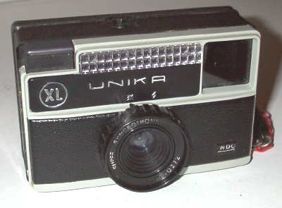 APP0460a
Super Syncrotronic, f11/45
?, 2 vit.
-
Nom: Unika XL
Marque: FEX; fabricant: Indo; publicité: -
Pays: France
Date: début: ?1978; fin: ?1979
Type: (CFFG)
Dimensions: 114x72x64mm; poids: 160
Matière: plastique; Couleur: noir/gris
Surface sensible: film 126; format: 28x28mm
Objectif: nom: Super Syncrotronic; fabricant:?; ouv./focale: f11/45; fixation : fixe
Diaphragme: type: fixe; ouvertures: f11
Obturateur: nom: ?; fabricant: ?; vitesses: 2 vit.; pose: -
Retardateur: -; Armement: -
Compte-vues: fenêtre; Protection 2 expos: -
Synchro flash: magi-cube; flash intégré: -
Posemètre: type: -; plage: -; automatisme: manuel
Mise au point: type: fixe; mini: ?; télémètre: -
Décentrement vert.: -; hor.: -; bascule avant: -; arrière: -
Viseur: simple; Porte-accessoire: magi cube; Niveau: -
Mode d'emploi: -
Commentaires:
-
Appareil présenté
N° de série: -
N° objectif: -; N° obturateur: -
Accessoires: -; sac: -
APP0460a.jpg