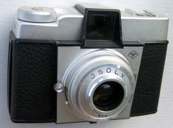 Nom : Isoly 4 x 4
Marque : AGFAFabricant : Agfa-France
Publicité : XXX
Pays : XXX
Date de début : 0Date de fin : 0
Type : compact (CFFJ)
Dimensions, fermé : XXXOuvert : XXX
Poids : XXX
Matière : XXXCouleur : XXX
Surf. sensible : film 120Format : 4 x 4 cm
Objectif :
- Nom : XXXType : XXX
- Marque : XXX
- Ouverture : XXXFocale : XXX
- Fixation : XXXMonture : XXX
Diaphragme :
- Type : XXX
- Ouverture : XXX
Obturateur :
- Nom : XXXType : XXX
- Marque : XXX
- Vitesses : XXXPose : XXX
- Retardateur : XXX
- Armement : XXX
Film, plaque :
- Compte-vues 1 : XXXCompte-vues 2 : XXX
- Protection 2 expos : XXX
- Avancement : XXX
Flash :
- Synchro : XXX
- Flash interne : XXX
Posemètre :
- Type : XXX
- Plage : XXX
- Automatisme : XXX
Mise au point :
- Type : XXXMinimum : XXX
- Télémètre : XXX
Viseurs :
- Viseur 1 : XXX
- Viseur 2 : XXX
- Viseur 3 : XXX
Autres :
Niveau à bulle : XXX
Porte-acc. 1 : XXXPorte-acc. 2 : -
Écrou de pied : XXX
Déc. vertical : XXXHorizontal : XXX
Bascule avant : XXXArrière : XXX
Commentaires : -
Liens web :-
Appareil présenté :
N° de série : XXX
N° objectif : XXXN° obturateur : XXX
Accessoires : -
Notice : XXX
Commentaires : -
N° inventaire : APP0649
Nom: Isoly 4x4
Marque: AGFA; fabricant: Agfa-France; publicité: -
Pays: France
Date: début: -1961; fin: ??
Type: (CFFJ)
Dimensions: 128x93x68mm; poids: 200
Matière: plastique; Couleur: noir/argenté
Surface sensible: film 120; format: 4x4cm
Objectif: nom: ?; fabricant:?; ouv./focale: f?/?; fixation : fixe
Diaphragme: type: rotatif; ouvertures: (2 ouv.)
Obturateur: nom: ?; fabricant: ?; vitesses: 1 vit.; pose: -
Retardateur: -; Armement: molette
Compte-vues: fenêtre; Protection 2 expos: -
Synchro flash: X; flash intégré: -
Posemètre: type: -; plage: -; automatisme: manuel
Mise au point: type: bonnette; mini: 2m; télémètre: -
Décentrement vert.: -; hor.: -; bascule avant: -; arrière: -
Viseur: galilee; Porte-accessoire: sabot sync.; Niveau: -
Mode d'emploi: -
Commentaires:
Isoly Junior
Appareil présenté
N° de série: -
N° objectif: -; N° obturateur: -
Accessoires: -; sac: tout prêt Agfa (6120F)
APP0649.jpg