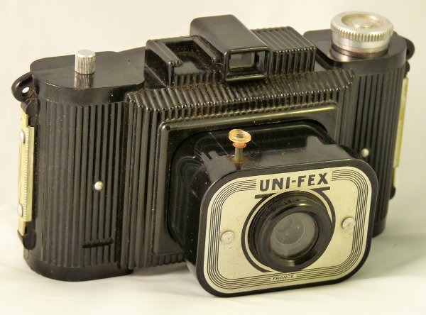 Nom : Uni-Fex (FEY,7)
Marque : FEXFabricant : XXX
Publicité : XXX
Pays : XXX
Date de début : 0Date de fin : 0
Type : compact 6 x 9 (CRFO)
Dimensions, fermé : XXXOuvert : XXX
Poids : XXX
Matière : XXXCouleur : XXX
Surf. sensible : film 620Format : 6 x 9 cm
Objectif :
- Nom : XXXType : XXX
- Marque : XXX
- Ouverture : XXXFocale : XXX
- Fixation : XXXMonture : XXX
Diaphragme :
- Type : XXX
- Ouverture : XXX
Obturateur :
- Nom : rotatifType : XXX
- Marque : XXX
- Vitesses : XXXPose : XXX
- Retardateur : XXX
- Armement : XXX
Film, plaque :
- Compte-vues 1 : XXXCompte-vues 2 : XXX
- Protection 2 expos : XXX
- Avancement : XXX
Flash :
- Synchro : XXX
- Flash interne : XXX
Posemètre :
- Type : XXX
- Plage : XXX
- Automatisme : XXX
Mise au point :
- Type : XXXMinimum : XXX
- Télémètre : XXX
Viseurs :
- Viseur 1 : XXX
- Viseur 2 : XXX
- Viseur 3 : XXX
Autres :
Niveau à bulle : XXX
Porte-acc. 1 : XXXPorte-acc. 2 : -
Écrou de pied : XXX
Déc. vertical : XXXHorizontal : XXX
Bascule avant : XXXArrière : XXX
Commentaires : -
Liens web :-
Appareil présenté :
N° de série : XXX
N° objectif : XXXN° obturateur : XXX
Accessoires : -
Notice : XXX
Commentaires : -
N° inventaire : APP2112
APP2112
?, f11/70
rotatif, 1 vit.
-
Nom: Uni-Fex (FEY,7)
Marque: FEX; fabricant: -; publicité: -
Pays: France
Date: début: ?1950; fin: ?
Type: (CRFO)
Dimensions: 155x90x70;155x90x95mm; poids: 350g
Matière: bakélite; Couleur: noir
Surface sensible: film 620; format: 6x9cm
Objectif: nom: ?; fabricant:?; ouv./focale: f11/70; fixation : coulissant
Diaphragme: type: rotatif; ouvertures: 2 ouv.
Obturateur: nom: rotatif; fabricant: ?; vitesses: 1 vit.; pose: B
Retardateur: -; Armement: molette
Compte-vues: fenêtre; Protection 2 expos: -
Synchro flash: -; flash intégré: -
Posemètre: type: -; plage: -; automatisme: manuel
Mise au point: type: fixe; mini: 1,5m; télémètre: -
Décentrement vert.: -; hor.: -; bascule avant: -; arrière: -
Viseur: galilee; Porte-accessoire: -; Niveau: -
Mode d'emploi: -
Commentaires:
sans sabot flash
Appareil présenté
N° de série: -
N° objectif: -; N° obturateur: -
Accessoires: -; sac: -
APP2112.jpg