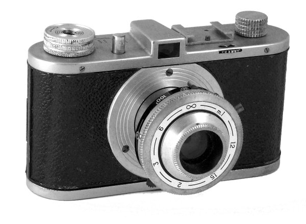 Nom : K II
Marque : KLEINFabricant : XXX
Publicité : XXX
Pays : XXX
Date de début : 0Date de fin : 0
Type : compact 24 x 36 (CRFH)
Dimensions, fermé : XXXOuvert : XXX
Poids : XXX
Matière : XXXCouleur : XXX
Surf. sensible : film 135Format : XXX
Objectif :
- Nom : XXXType : XXX
- Marque : XXX
- Ouverture : XXXFocale : XXX
- Fixation : XXXMonture : XXX
Diaphragme :
- Type : XXX
- Ouverture : XXX
Obturateur :
- Nom : XXXType : XXX
- Marque : XXX
- Vitesses : XXXPose : XXX
- Retardateur : XXX
- Armement : XXX
Film, plaque :
- Compte-vues 1 : XXXCompte-vues 2 : XXX
- Protection 2 expos : XXX
- Avancement : XXX
Flash :
- Synchro : XXX
- Flash interne : XXX
Posemètre :
- Type : XXX
- Plage : XXX
- Automatisme : XXX
Mise au point :
- Type : XXXMinimum : XXX
- Télémètre : XXX
Viseurs :
- Viseur 1 : XXX
- Viseur 2 : XXX
- Viseur 3 : XXX
Autres :
Niveau à bulle : XXX
Porte-acc. 1 : XXXPorte-acc. 2 : -
Écrou de pied : XXX
Déc. vertical : XXXHorizontal : XXX
Bascule avant : XXXArrière : XXX
Commentaires : -
Liens web :-
Appareil présenté :
N° de série : XXX
N° objectif : XXXN° obturateur : XXX
Accessoires : -
Notice : XXX
Commentaires : -
N° inventaire : APP2152_01
Nom: K II
Marque: KLEIN; fabricant: -; publicité: -
Pays: Italie
Date: début: ?1952; fin: ??
Type: (CRFH)
Dimensions: ?mm; poids: 280g
Matière: ?; Couleur: ?
Surface sensible: film 135; format: ?
Objectif: nom: ?; fabricant:?; ouv./focale: f9; fixation : rentrant, coulissant
Diaphragme: type: rotatif; ouvertures: f9, f16, f22
Obturateur: nom: ?; fabricant: ?; vitesses: 1/25, 1/50, 1/100s; pose: oui
Retardateur: -; Armement: molette
Compte-vues: ?; Protection 2 expos: ?
Synchro flash: ?; flash intégré: ?
Posemètre: type: -; plage: -; automatisme: manuel
Mise au point: type: ?; mini: ?; télémètre: ?
Décentrement vert.: ?; hor.: ?; bascule avant: ?; arrière: ?
Viseur: ?; Porte-accessoire: ?; Niveau: ?
Mode d'emploi: -
Commentaires:
-
Appareil présenté
N° de série: -
N° objectif: -; N° obturateur: -
Accessoires: -; sac: -
APP2152_01.jpg