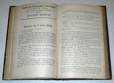 BIB0525
-
Titre: -
Auteur: collectif
Édition: - Collection: -
Date: -
Pays: - Langue: -
Table des matières:
Syndicat des Photographes Professionnels de Lyon et de la région
Réunions du 12/09/1927 au 1/10/1930
Pubs: Guilleminot; Hermagis; As de Trèfle
Tarif 1929 des travaux pour amateurs
Contrat d'apprentissage
Téléphotographie (Belin)
Commentaires: -
Pages: - Format: -
Reliure: -
ISBN: -
BIB0525.jpg