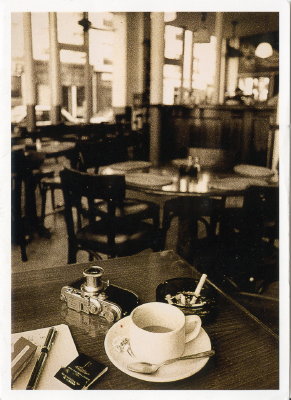Leica sur table de café, N&B(CAP0037)