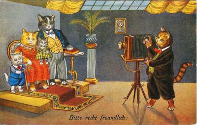 Texte recto : « Bitte recht freundlich!. »
(S'il vous plait soyez amical)
Texte verso : -
Vue recto : Dessin couleur
Date : ~ 1935
Pays : Pays-Bas (?)
Éditeur : W S+S B
Type : CPSMFête : -
Dos : divisé
Écrite : ouiTimbre : -
Date : 15.6.1934Lieu : Amsterdam
Forme : coins carrésFormat : 140 x 90 mm
Matériel présenté : chambre en bois sur pied
Référence : 4371
Commentaires : Tampon « Leo Stainer, Innsbruck ».
Liens web : -
N° inventaire : CAP0491
CAP0491.jpg