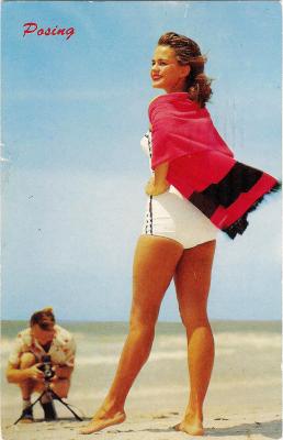 Pin-up :  séance de photo sur la plage(CAP0577)