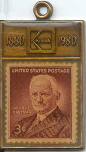 Pendentif : timbre de Georges Eastman(GAD0219)