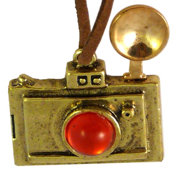 Pendentif : appareil bronze avec pierre rouge(GAD1068)