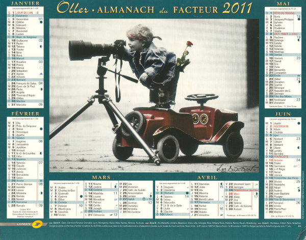 Éditeur: La Poste
Appareil présenté: réflex 24x36 avec un télé
Date: 2011
Pays: France
Dimensions: 276x220mm
Commentaires:
Almanach du facteur 2011 (64)
Enfant photographe, debout sur une voiture à pédales
Photo de Kim Anderson, 2010
NOT0528_01.jpg